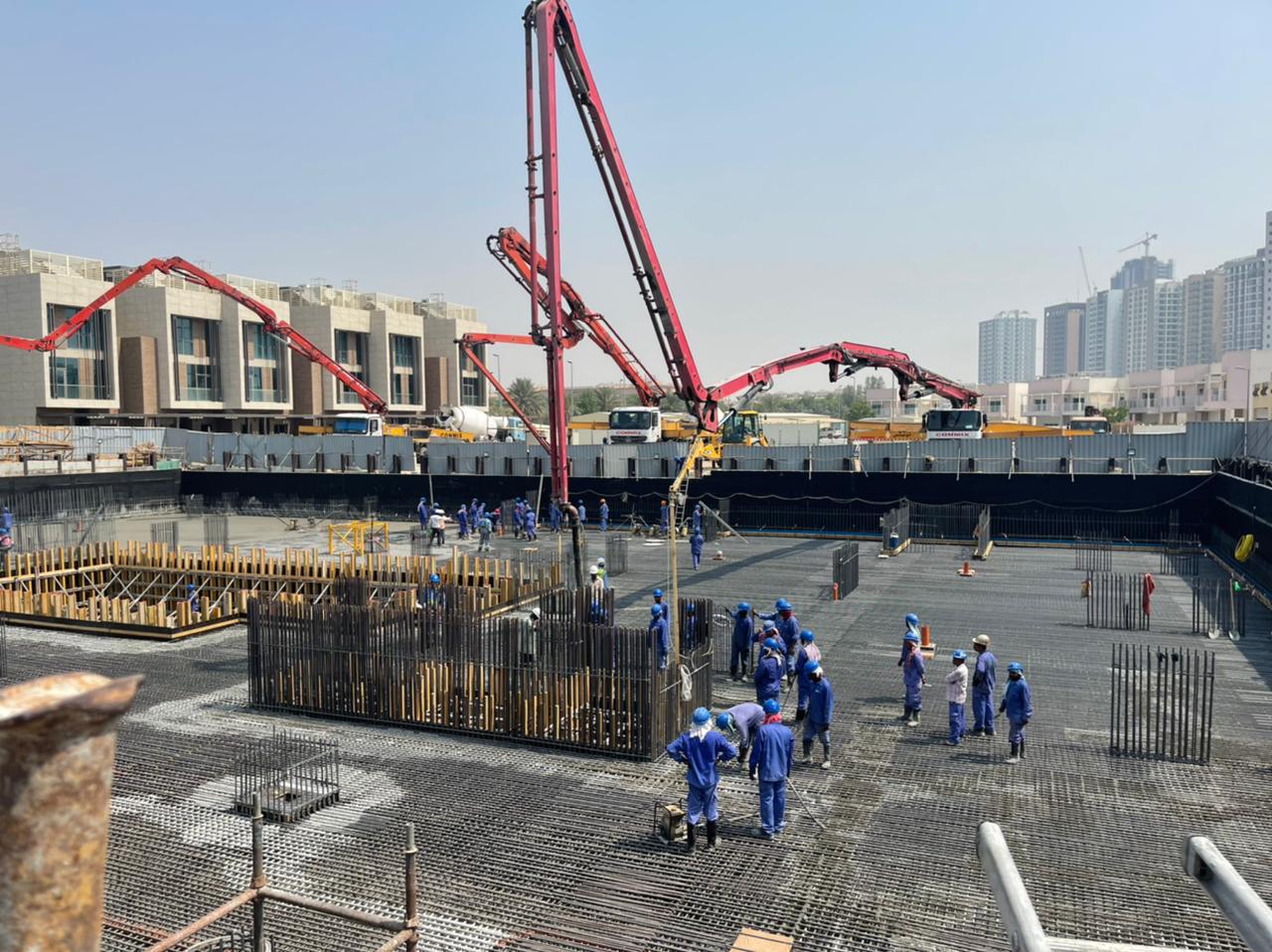 The waterproofed concrete is poured directly at the site.